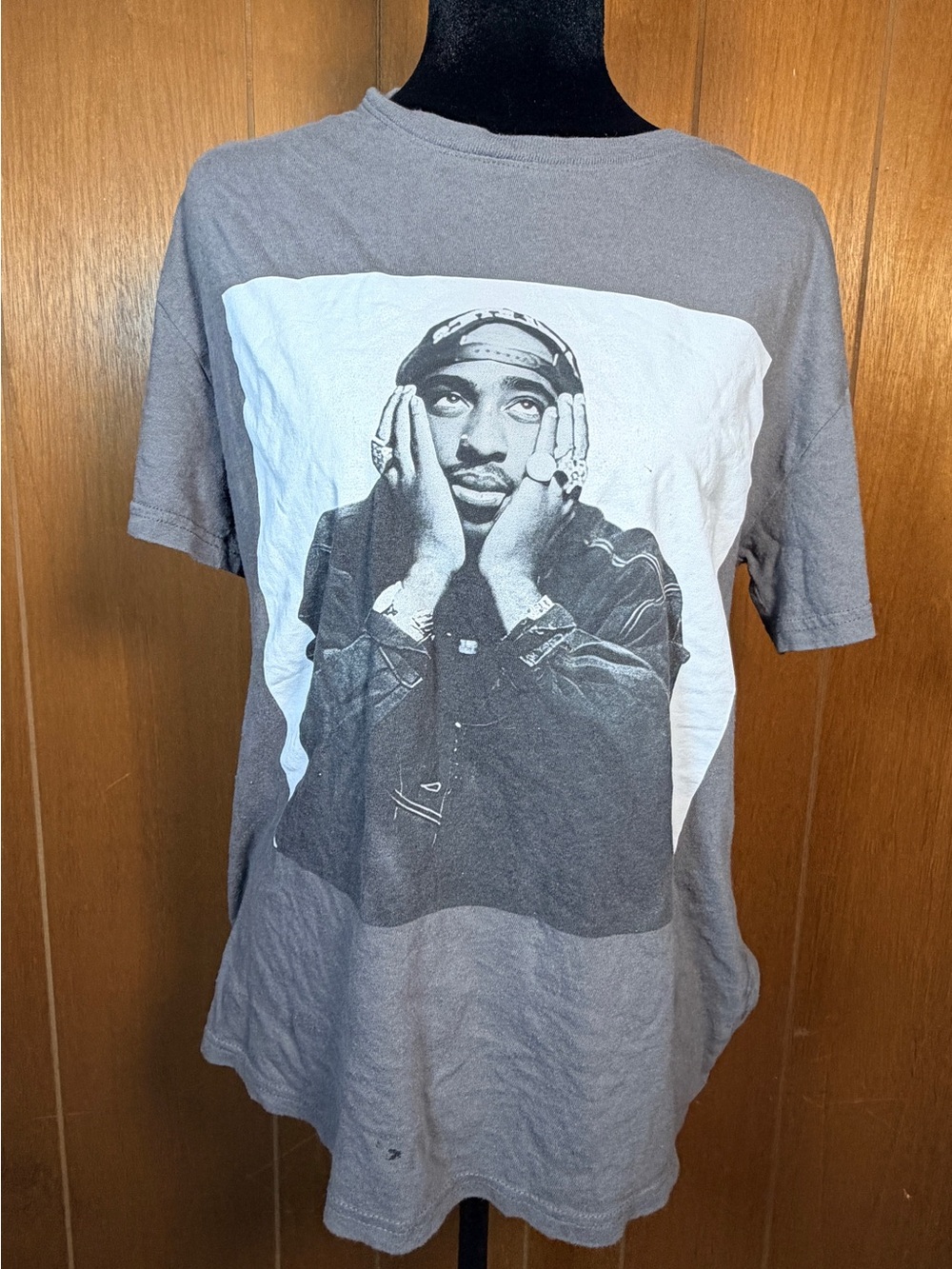 2Pac Tupac Shakur Hands on Face Graphic Tee Gray Size M